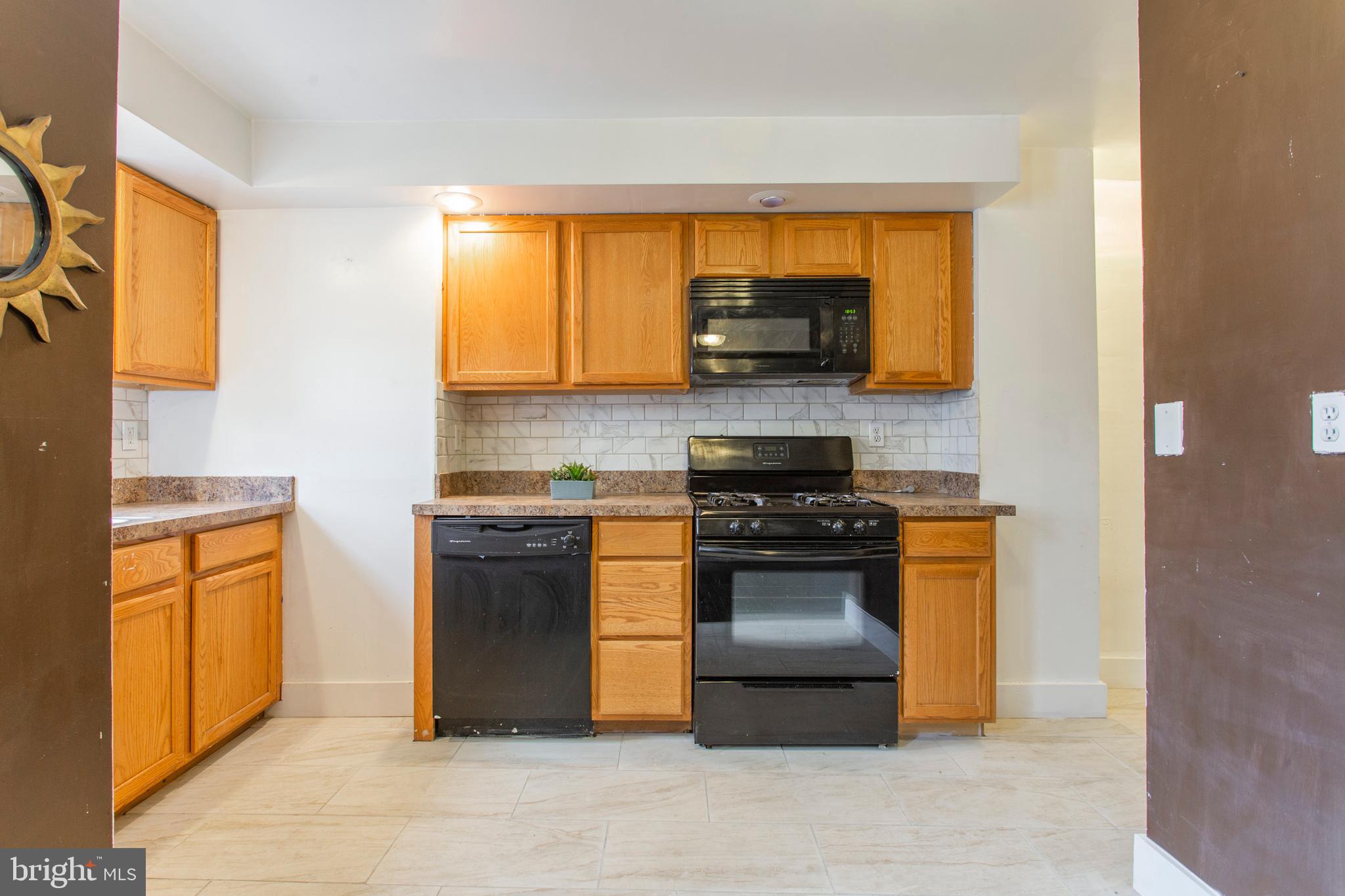 650 Littlecroft Road Upper Darby, PA 19082 - Photo 9 of 32