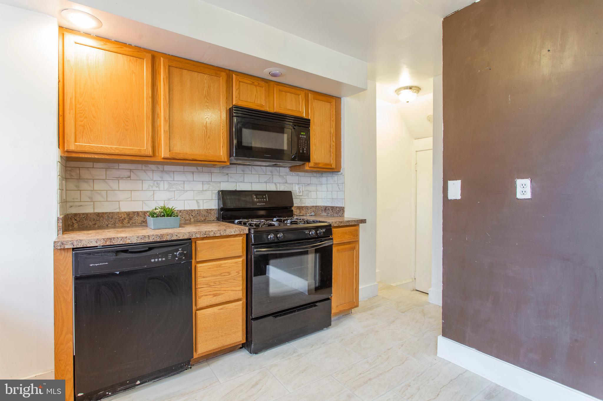 650 Littlecroft Road Upper Darby, PA 19082 - Photo 10 of 32