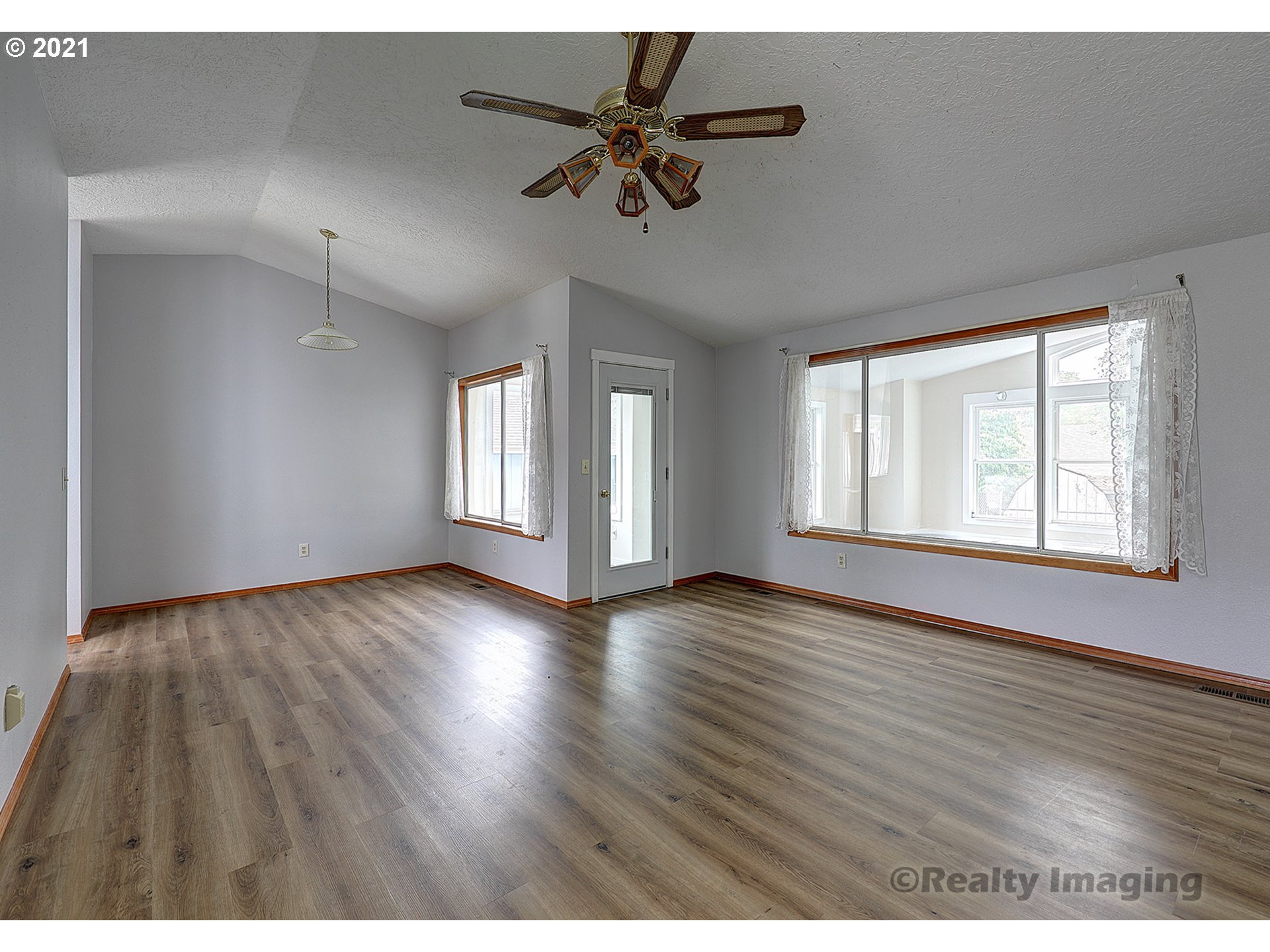 4080 Southwest 7th Street Gresham, OR 97030 - Photo 4 of 19 Gallery Image 4