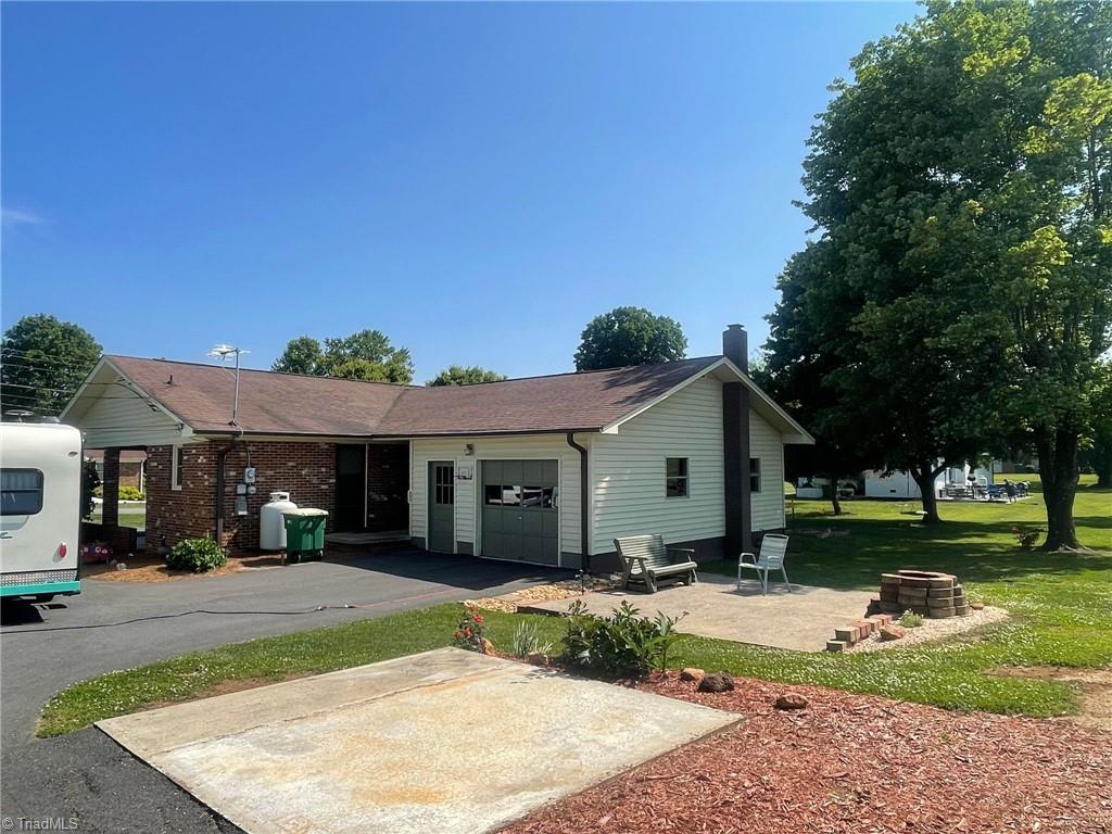 215 Freeman Street Dobson, NC 27017 - Photo 2 of 49