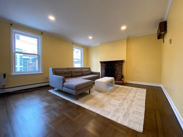 $2,750 | 18 Bright Street, Unit D, Jersey City, NJ 07302
