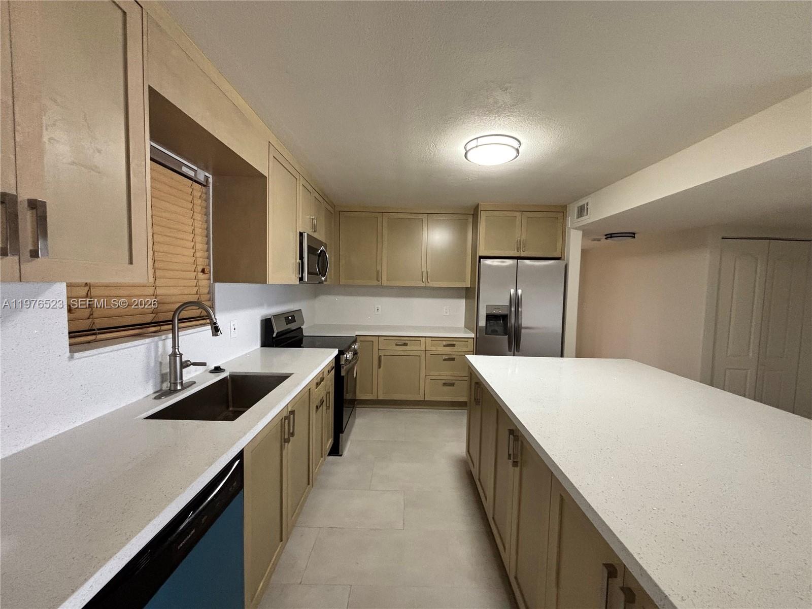 605 Ives Dairy Road, Unit 1027 Miami, FL 33179 - Photo 11 of 41