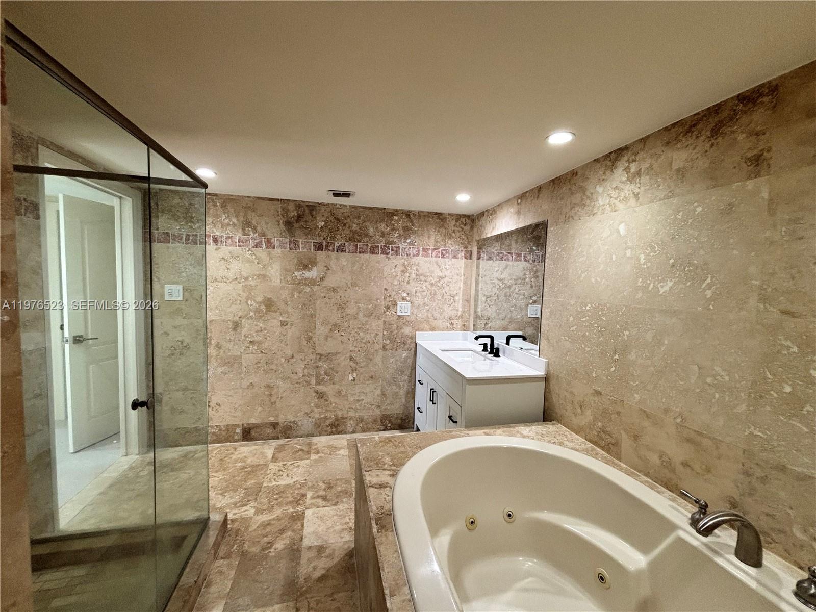 605 Ives Dairy Road, Unit 1027 Miami, FL 33179 - Photo 29 of 41