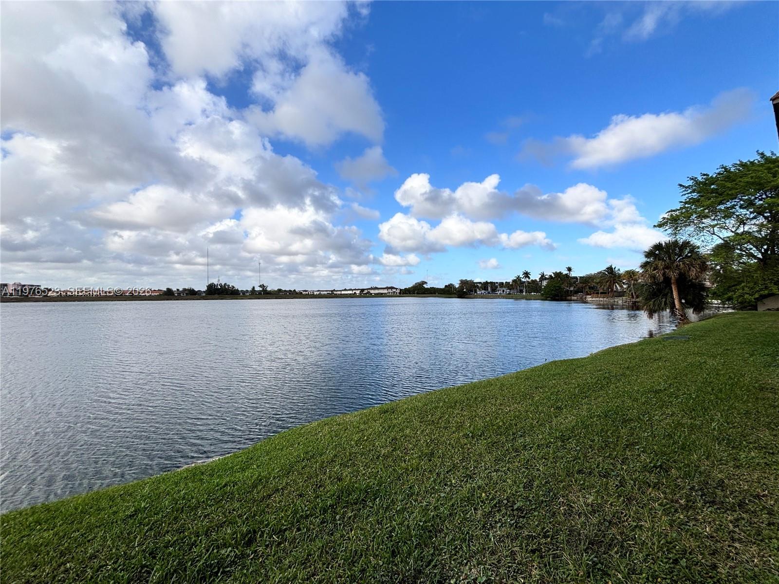 605 Ives Dairy Road, Unit 1027 Miami, FL 33179 - Photo 4 of 41