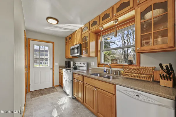 $200,000 | 31 New Windsor Road, Hinsdale, MA 01235