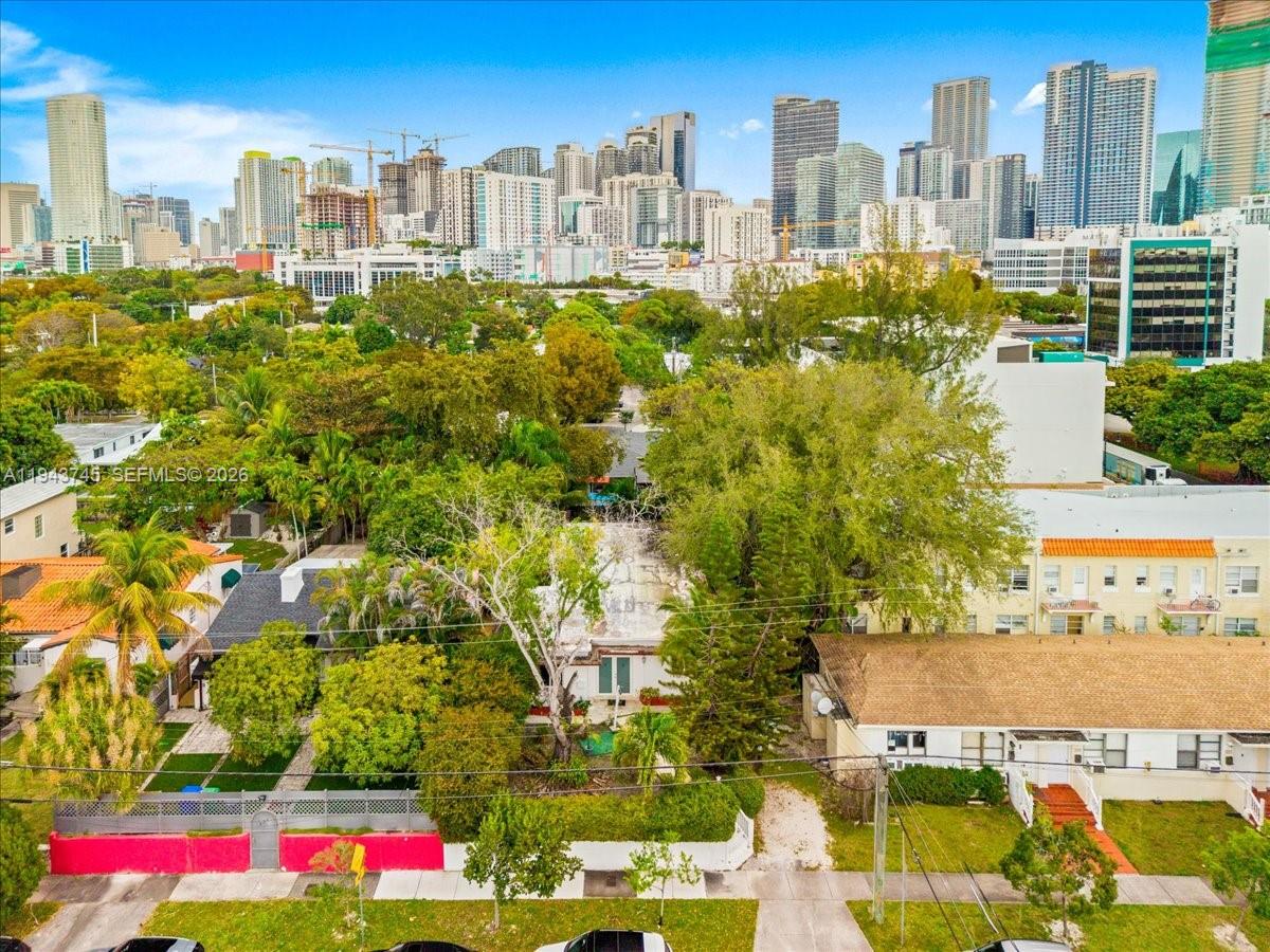 321 Southwest 19th Road Miami, FL 33129 - Photo 13 of 66