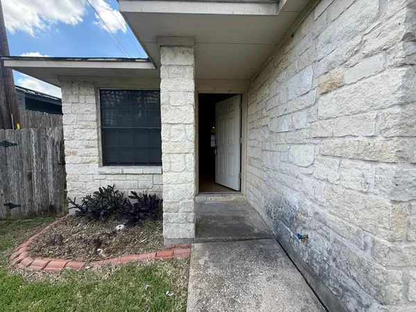$1,795 | 1209 Armadillo Road, Unit A, Austin, TX 78745