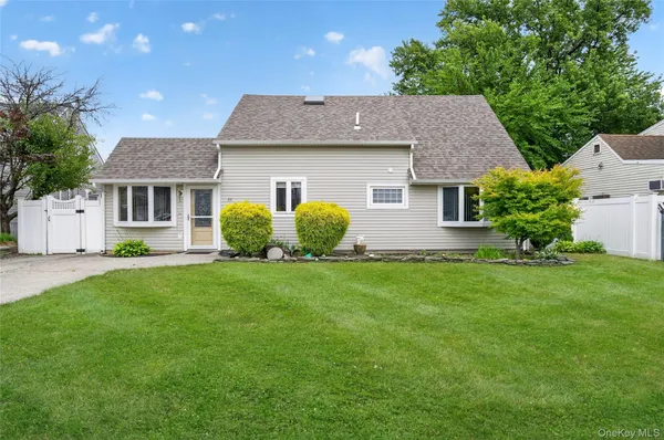 $698,000 | 39 Boat Lane, Levittown, NY 11756