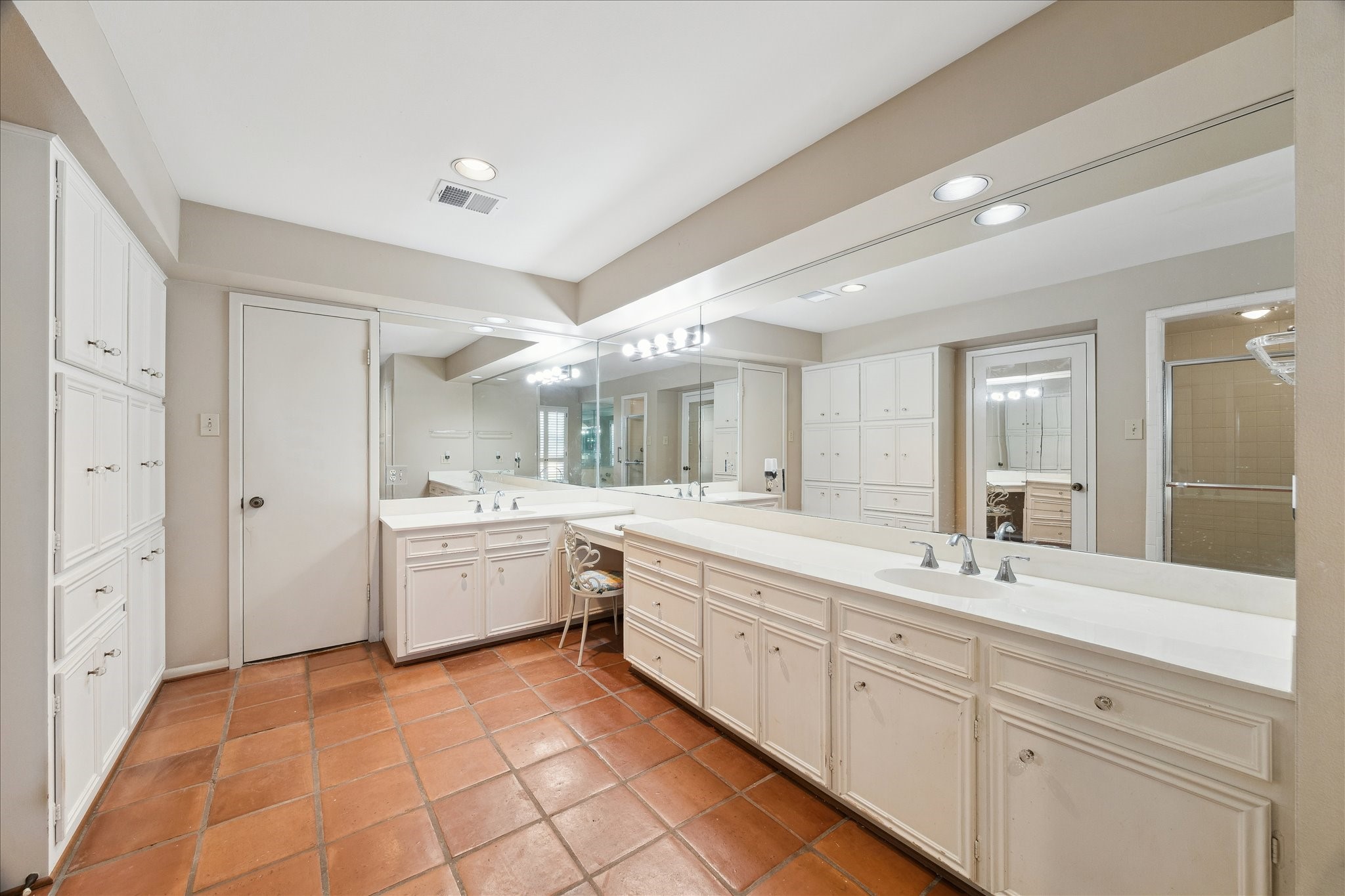 306 Commodore Way Houston, TX 77079 - Photo 20 of 33 a large bathroom with a double vanity sink a mirror and a bathtub