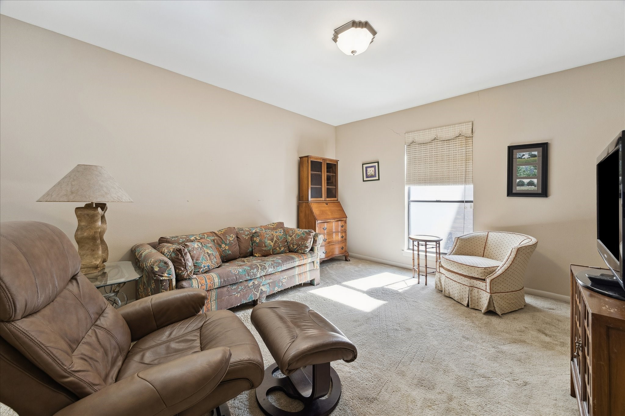 306 Commodore Way Houston, TX 77079 - Photo 23 of 33 a living room with furniture and a window