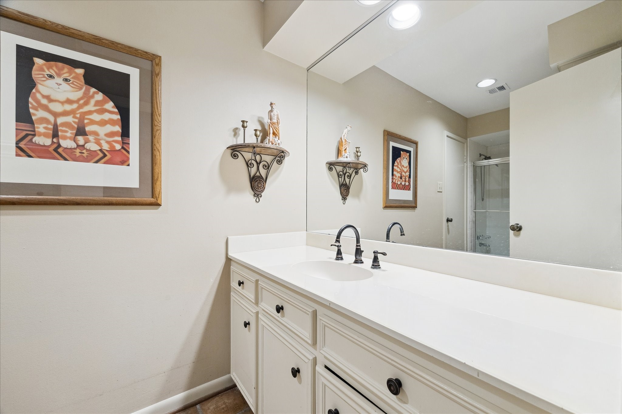 306 Commodore Way Houston, TX 77079 - Photo 27 of 33 a bathroom with a sink and a mirror