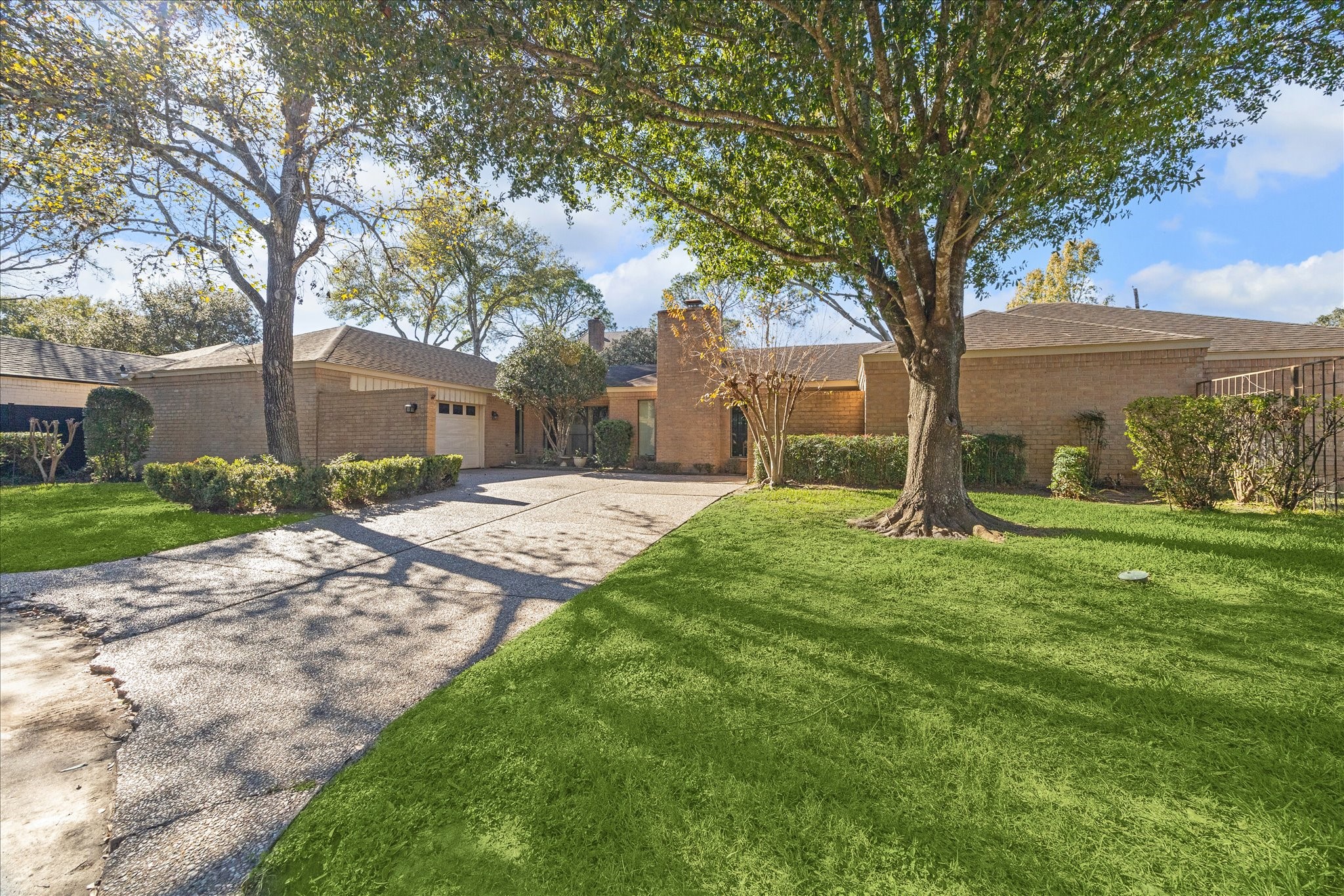 306 Commodore Way Houston, TX 77079 - Photo 3 of 33 a tree in front of a white house