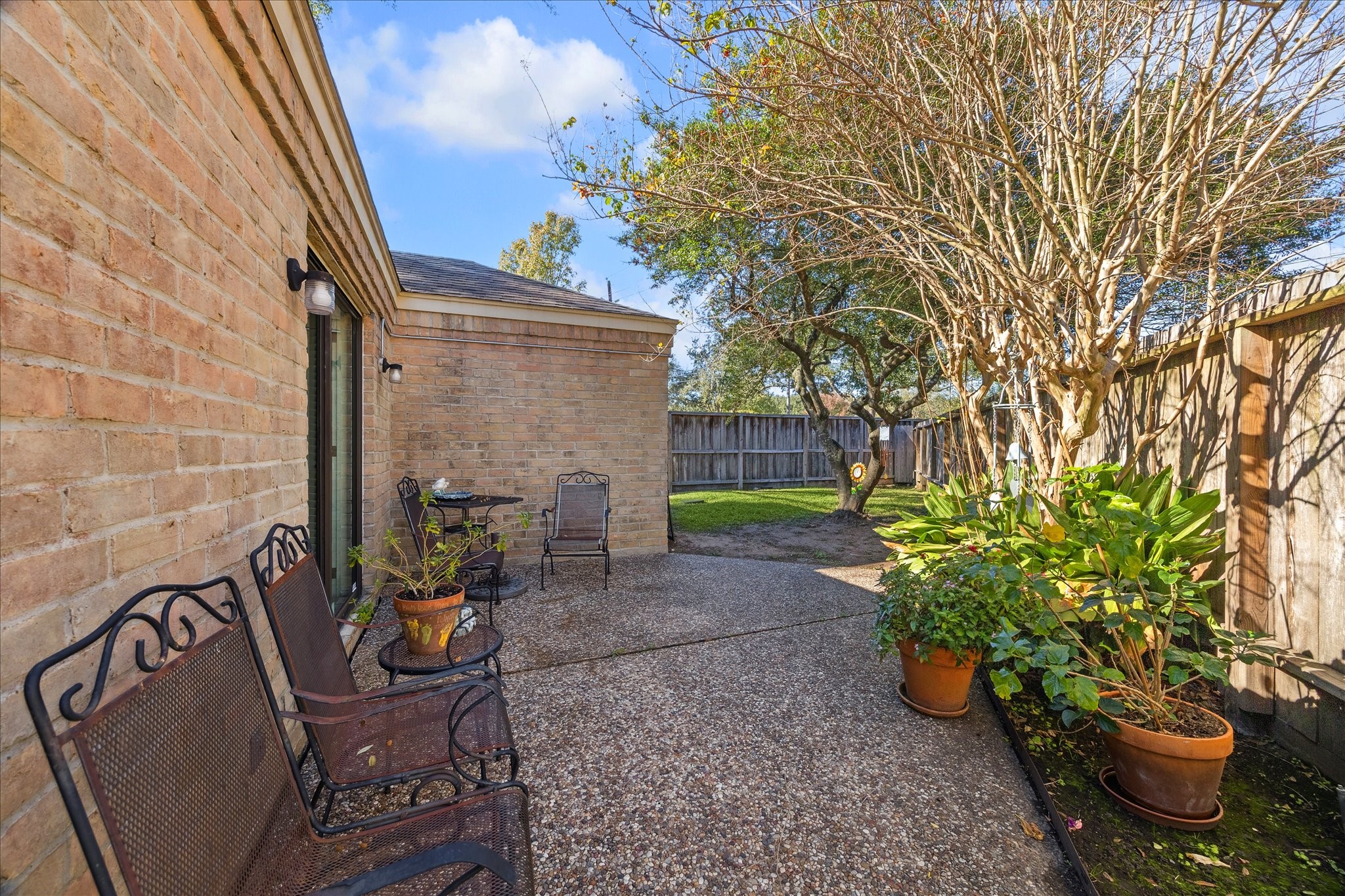306 Commodore Way Houston, TX 77079 - Photo 31 of 33 a view of a chairs and tables in the patio in front of a house