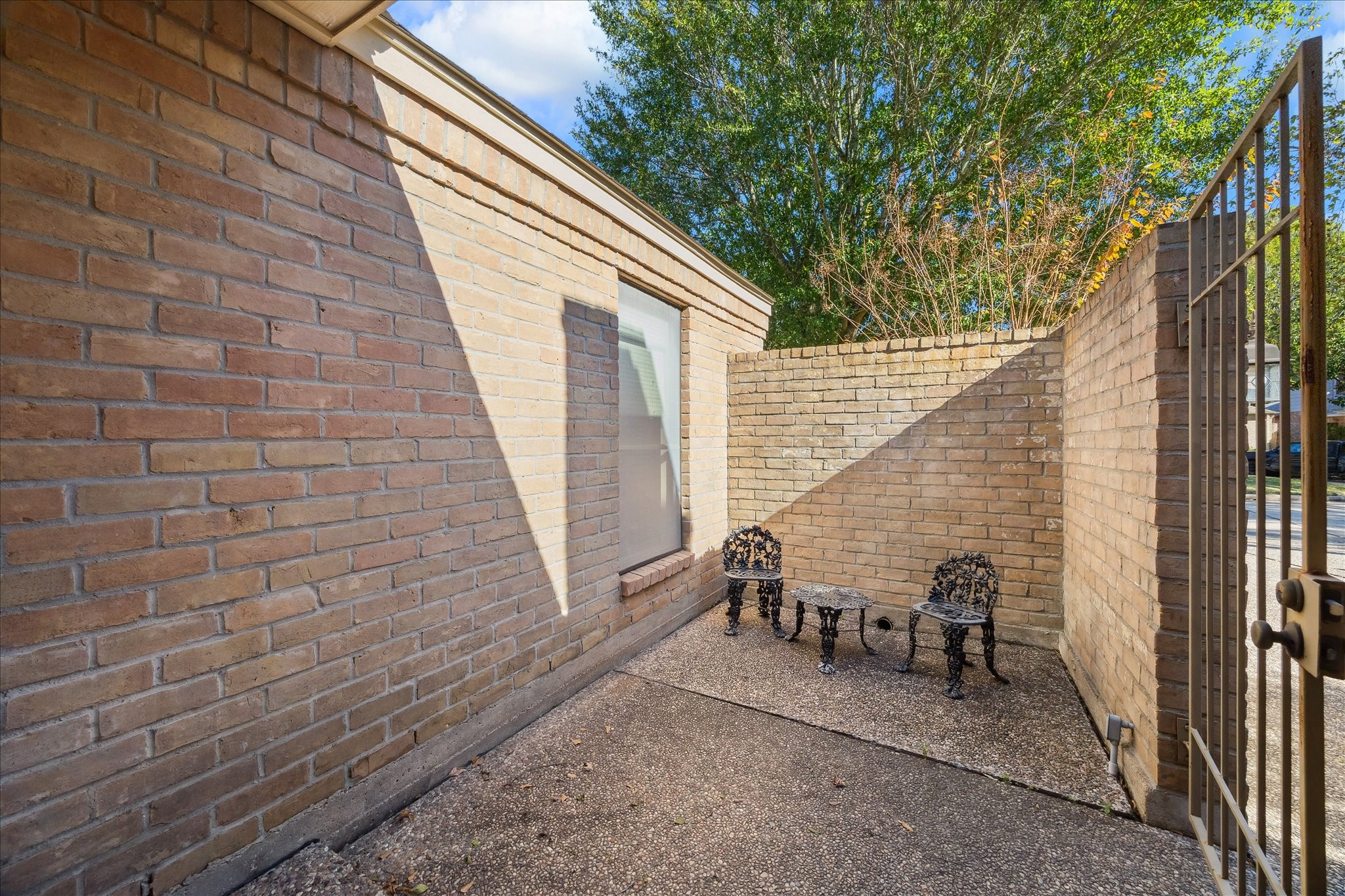 306 Commodore Way Houston, TX 77079 - Photo 33 of 33 a view of deck with patio