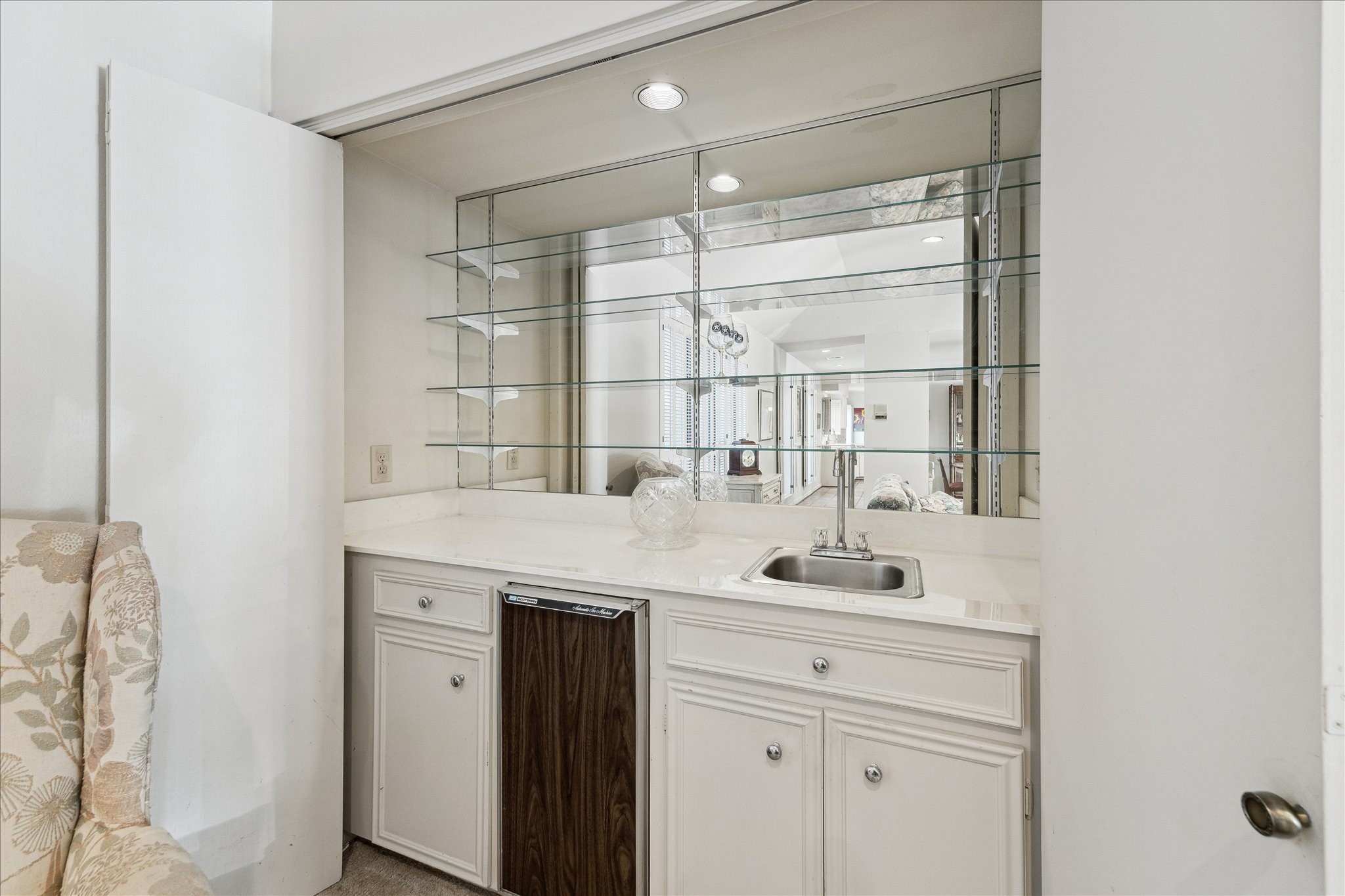306 Commodore Way Houston, TX 77079 - Photo 9 of 33 a bathroom with a sink and a mirror