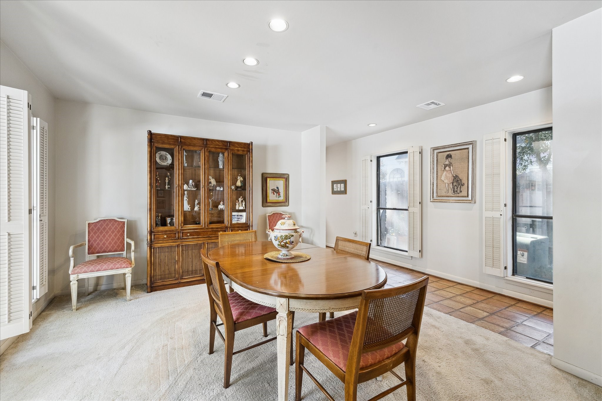 306 Commodore Way Houston, TX 77079 - Photo 10 of 33 a dining room with furniture and window