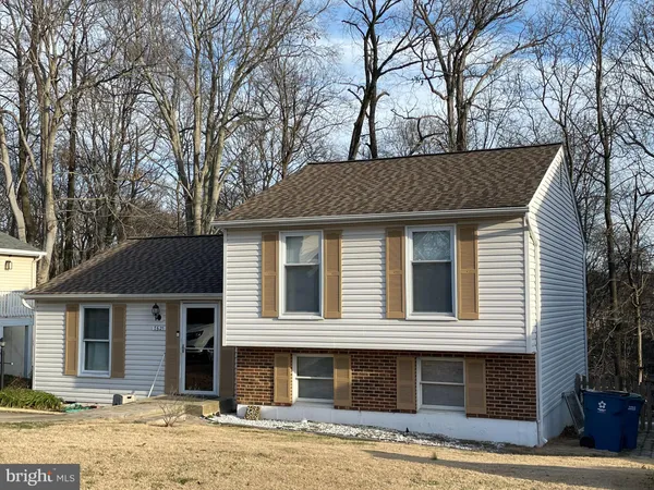 $2,999 | 7621 Fallswood Way, Lorton, VA 22079