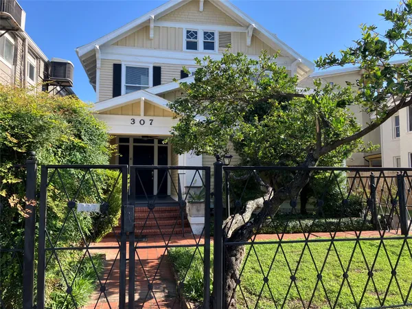 $965 | 307 Stratford Street, Unit 8, Houston, TX 77006