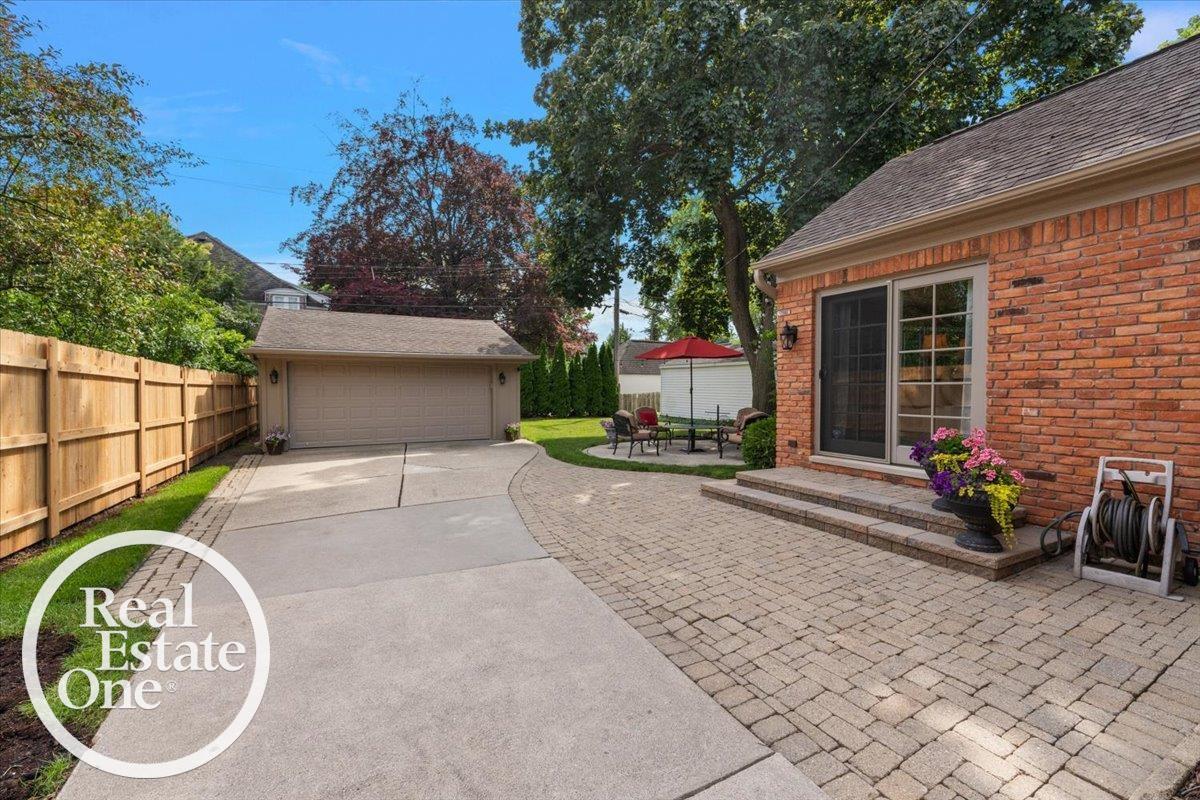 305 Moran Road Grosse Pointe, MI 48236 - Photo 4 of 45