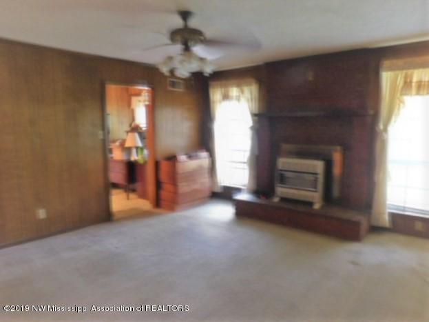 4820 Fogg Road North Nesbit, MS 38651 - Photo 7 of 17 4820Familyroom
