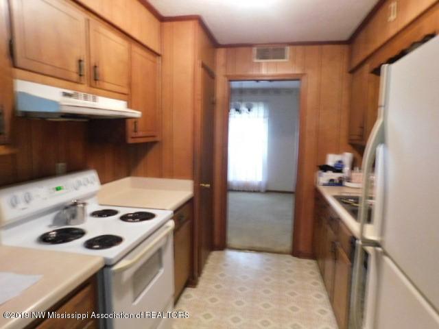 4820 Fogg Road North Nesbit, MS 38651 - Photo 8 of 17 4820Kitchen