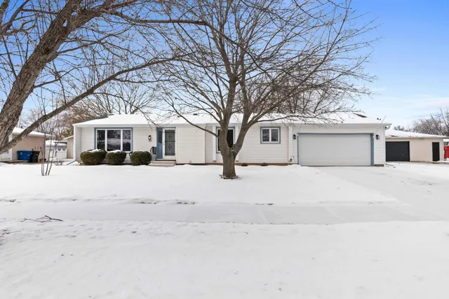 $264,900 | 855 Greenfield Trail, Oshkosh, WI 54904