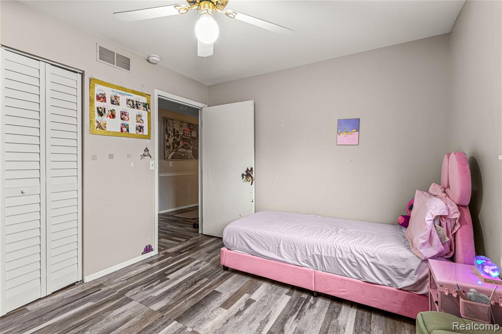 6429 North Beech Daly Road Dearborn Heights, MI 48127 - Photo 24 of 33