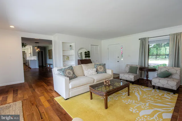 a view of utility room with washer and dryer