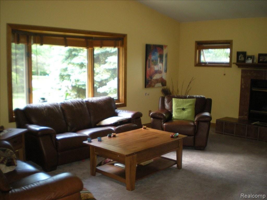 5580 Delmas Road Clarkston, MI 48348 - Photo 2 of 14 Open Spacious Great Rm