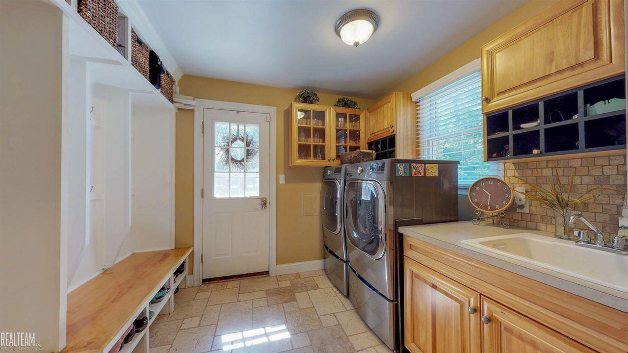 6138 Deguise Court Rochester Hills, MI 48306 - Photo 10 of 35