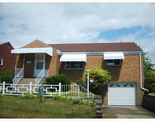 290 Roosevelt Avenue McKees Rocks, PA 15136 - Photo 1 of 7 Exterior Front.