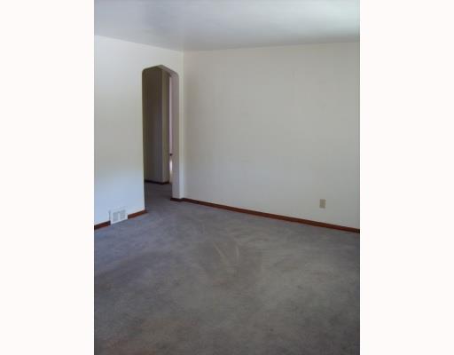 290 Roosevelt Avenue McKees Rocks, PA 15136 - Photo 4 of 7 Living Room.