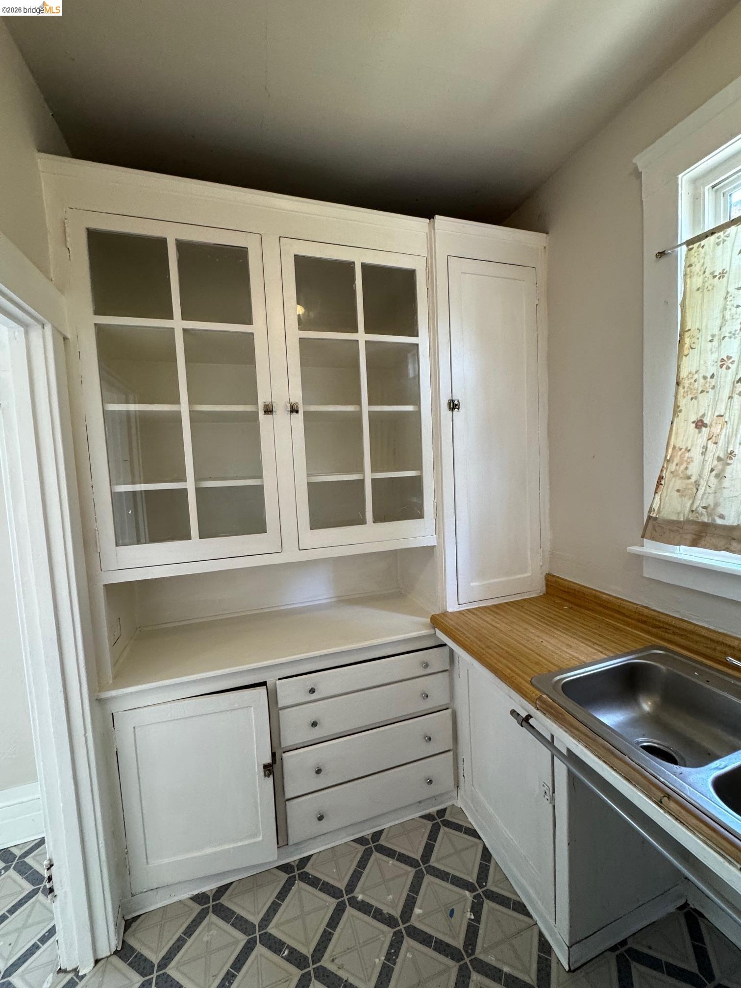 1626 12th Street Oakland, CA 94607 - Photo 3 of 15
