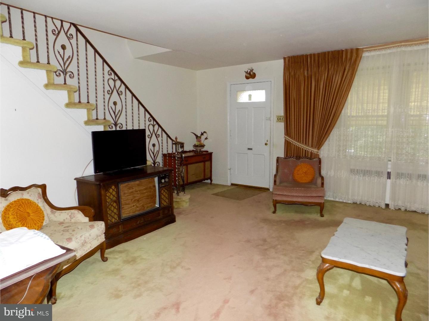 652 Atwood Road Philadelphia, PA 19151 - Photo 3 of 12 Gallery Image 3