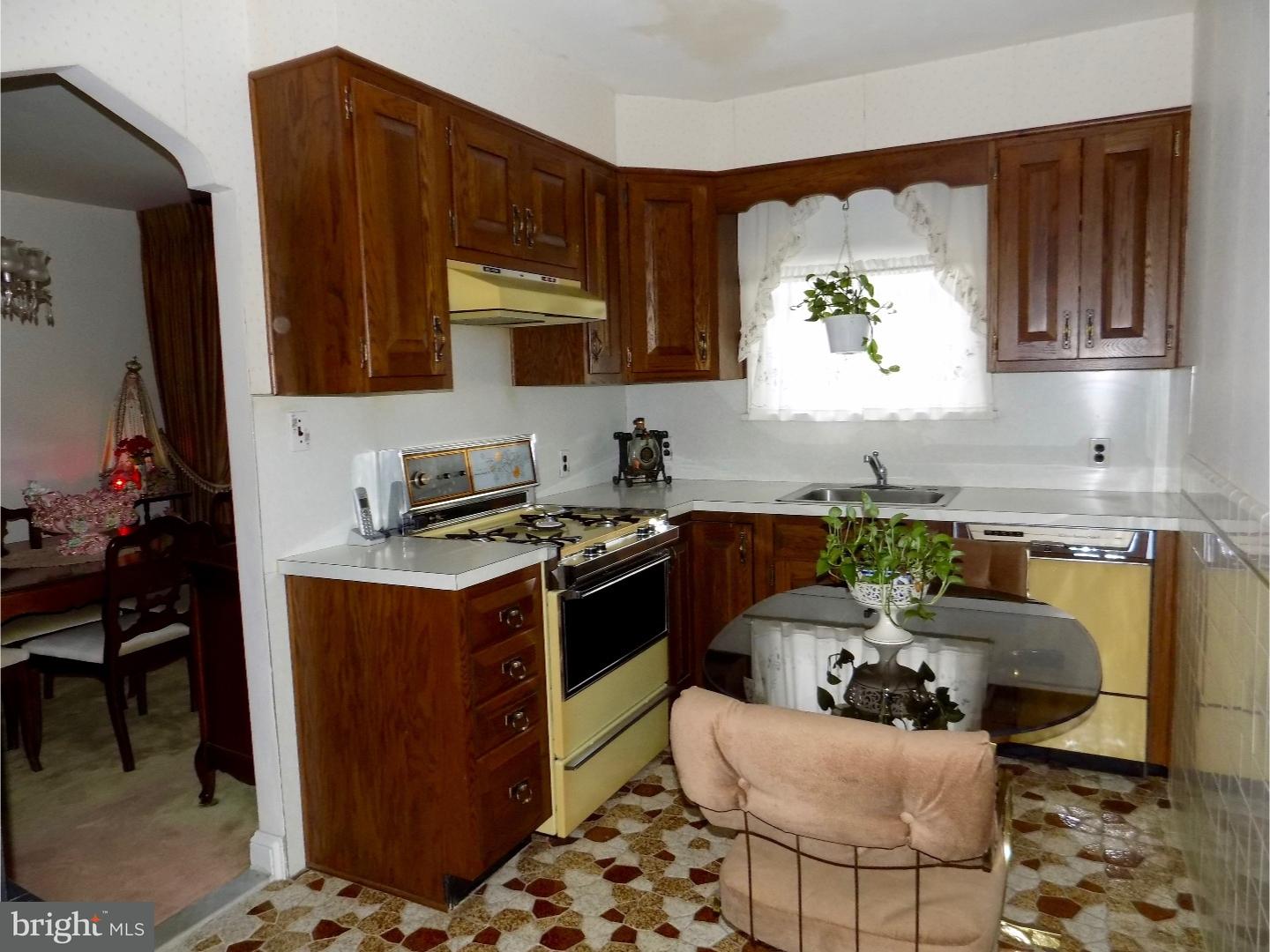 652 Atwood Road Philadelphia, PA 19151 - Photo 5 of 12 Gallery Image 5