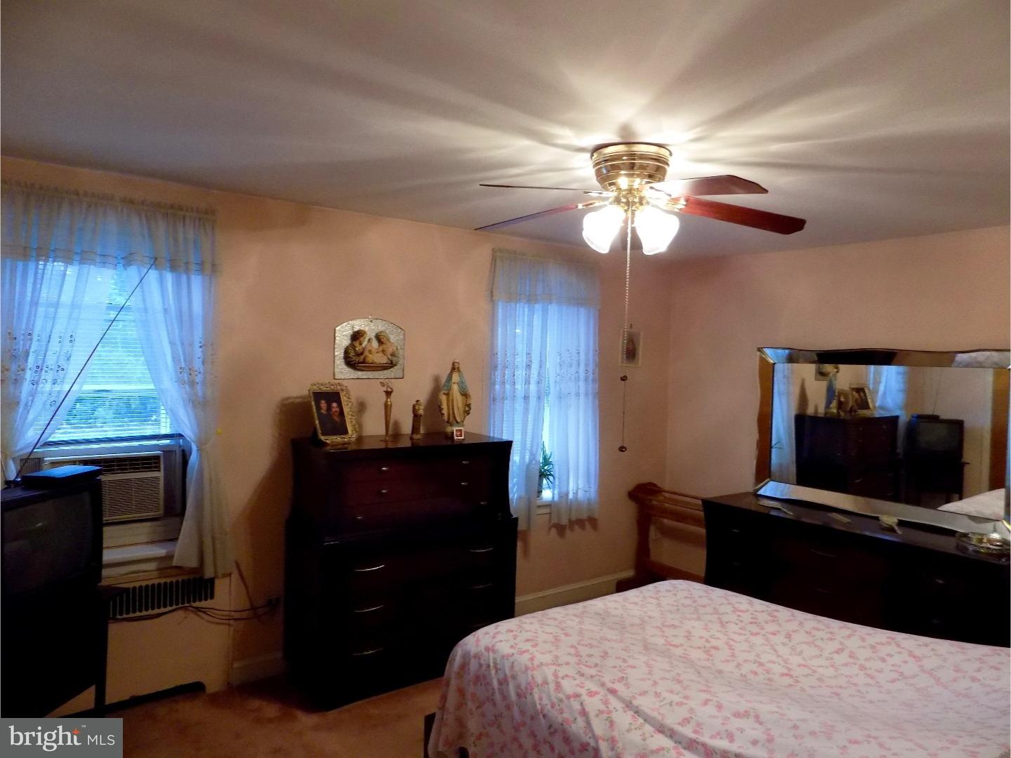 652 Atwood Road Philadelphia, PA 19151 - Photo 6 of 12 Gallery Image 6