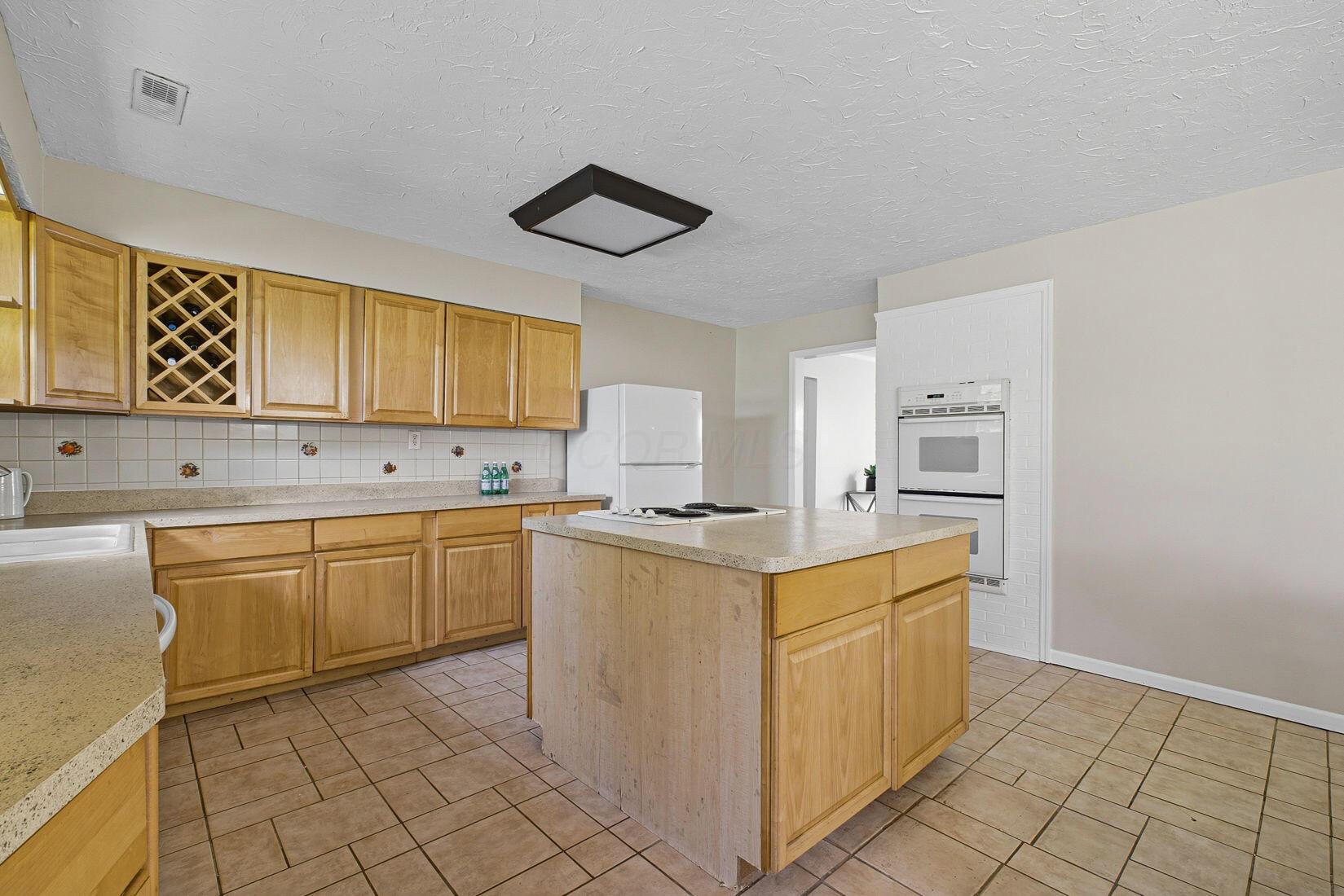 11951 Center Village Road Galena, OH 43021 - Photo 8 of 64 Kitchen