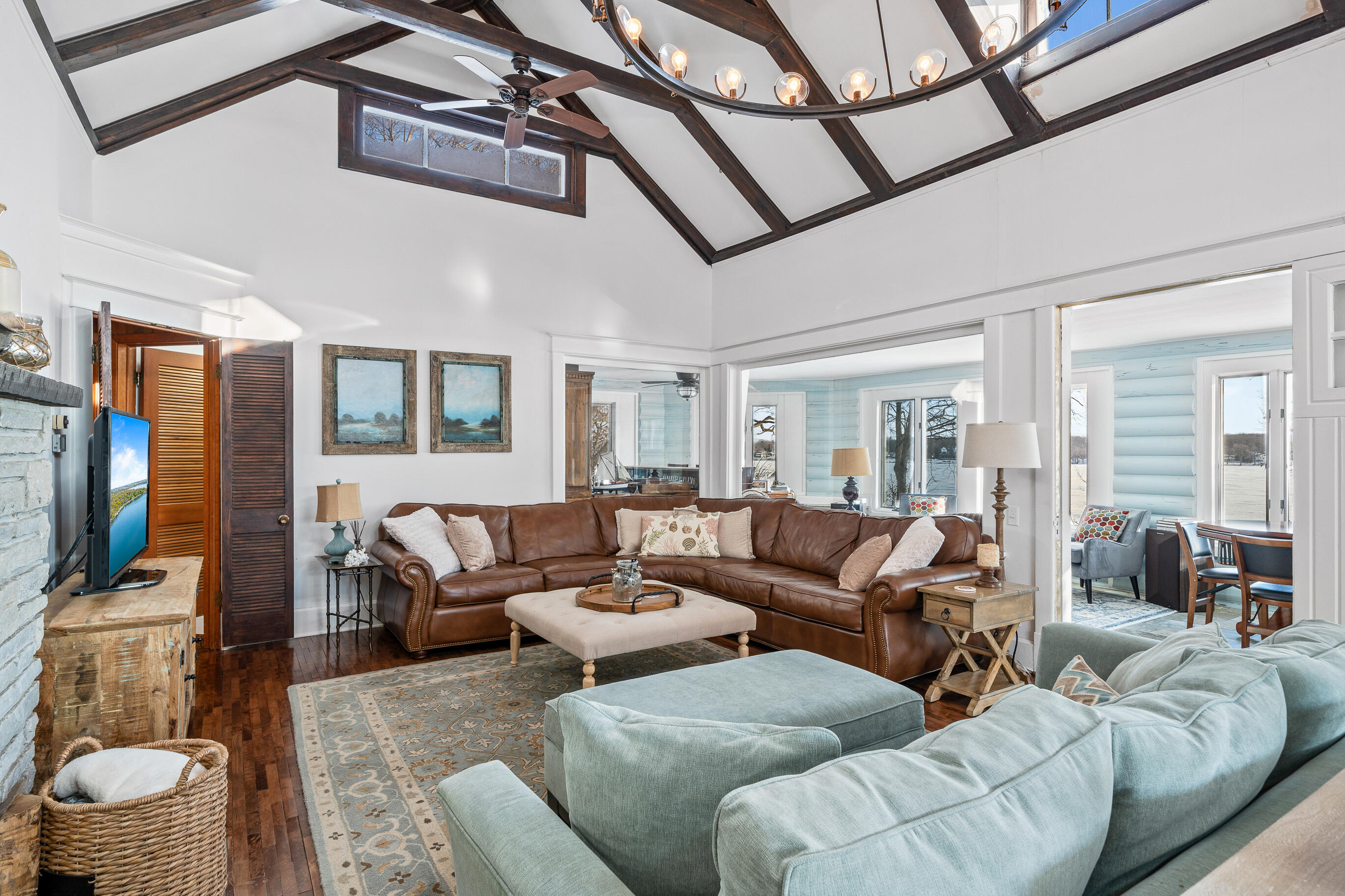 2304 North Shore Drive Delavan, WI 53115 - Photo 12 of 122 Amazing Great Room