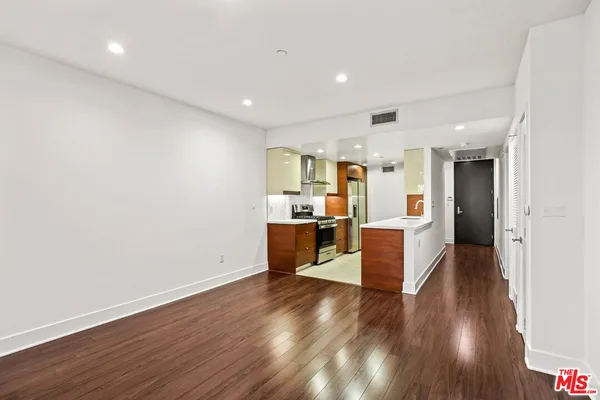 $3,695 | 220 East Broadway, Unit 202, Glendale, CA 91205