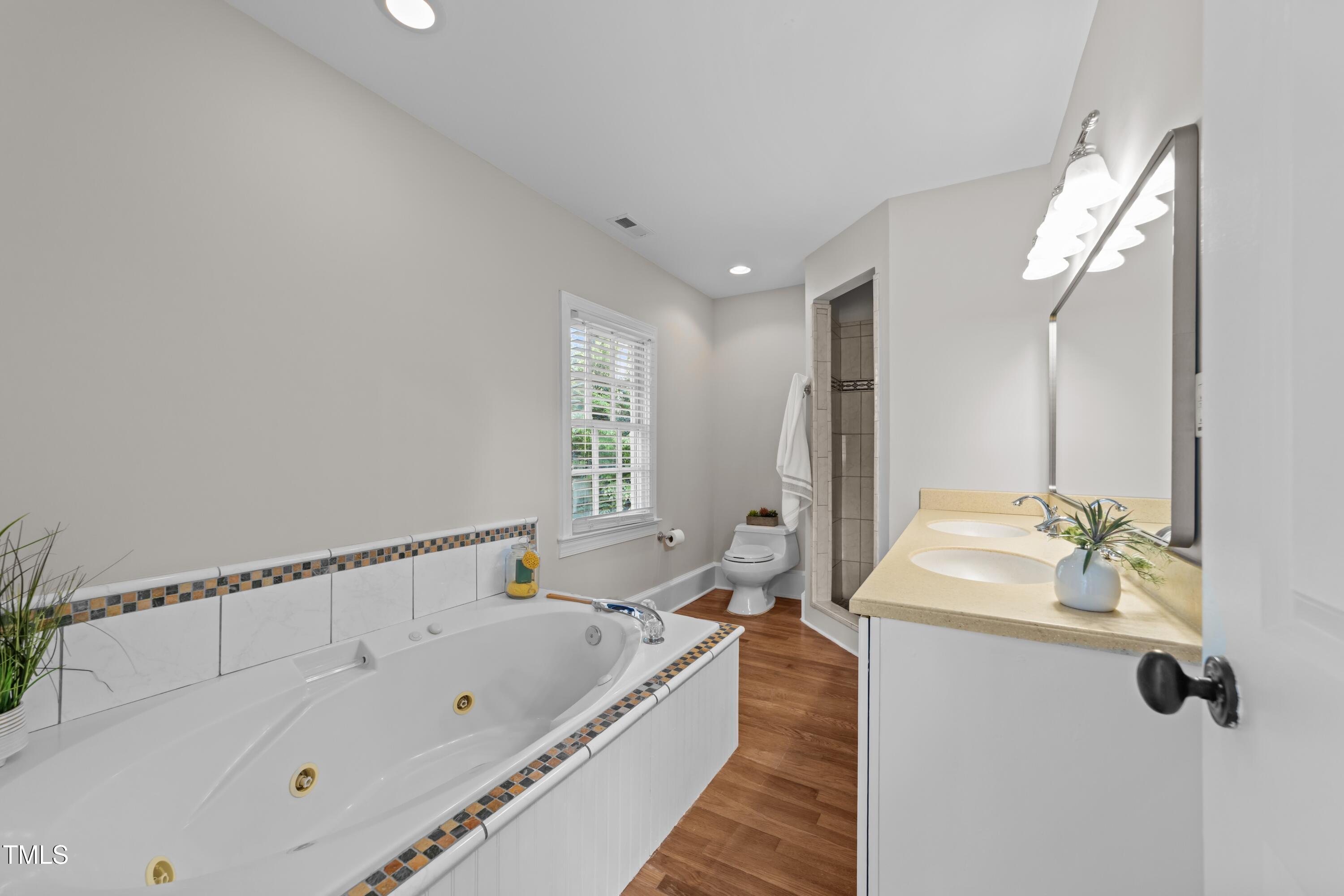 1600 Pineview Street Raleigh, NC 27608 - Photo 18 of 41 Pineview Masterbath