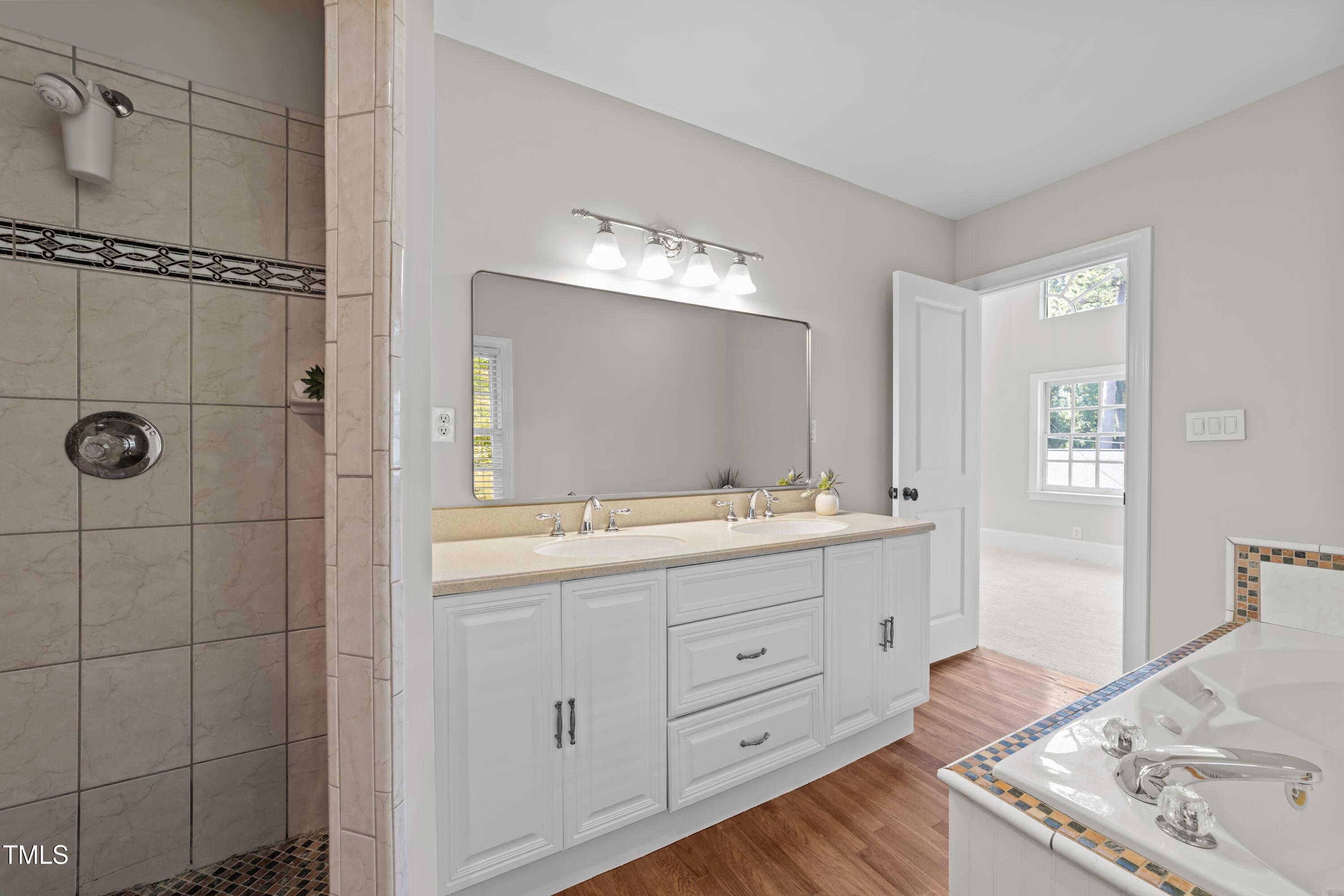 1600 Pineview Street Raleigh, NC 27608 - Photo 19 of 41 Pineview Masterbath 2