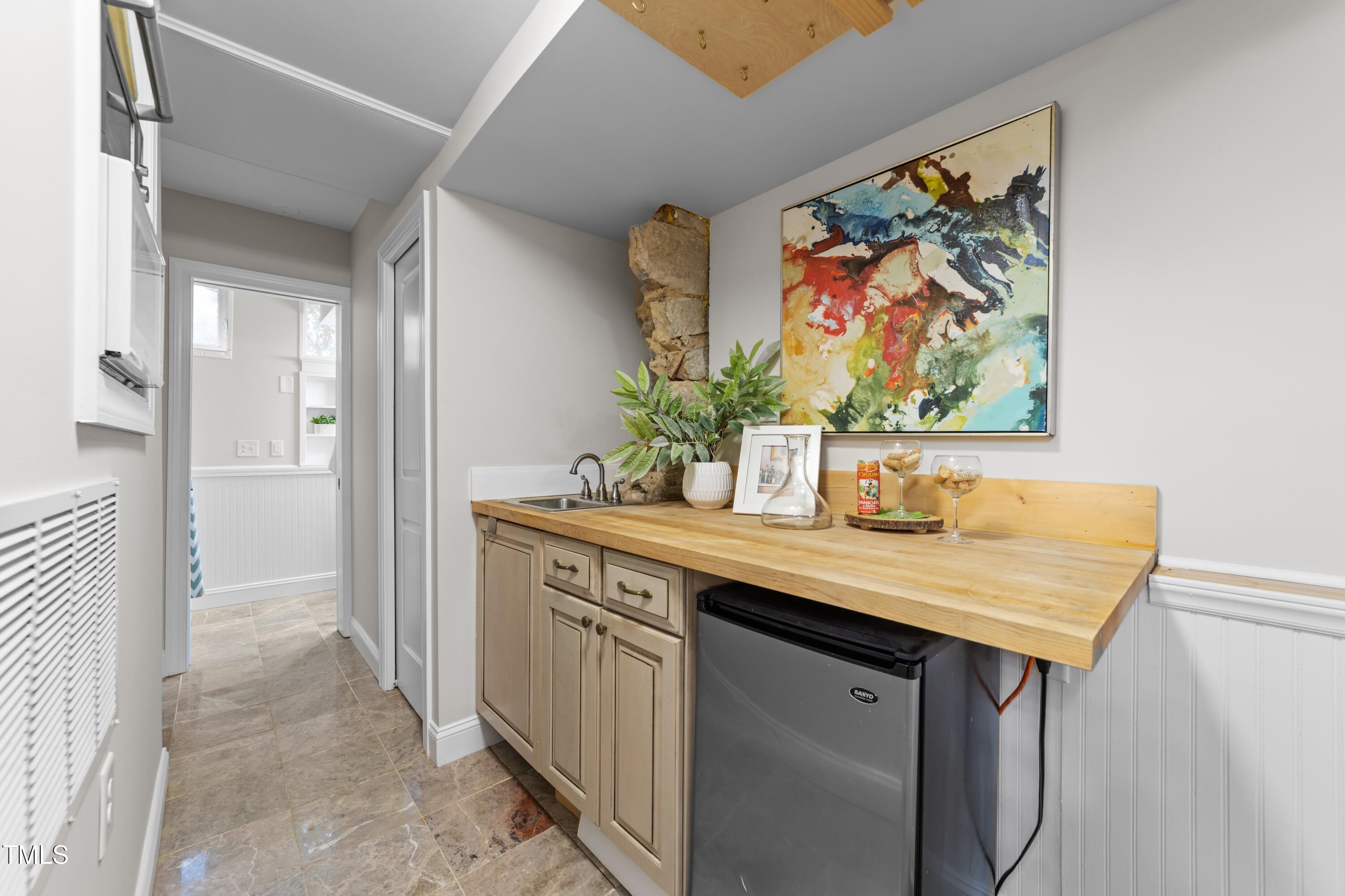 1600 Pineview Street Raleigh, NC 27608 - Photo 28 of 41 Pineview Bar