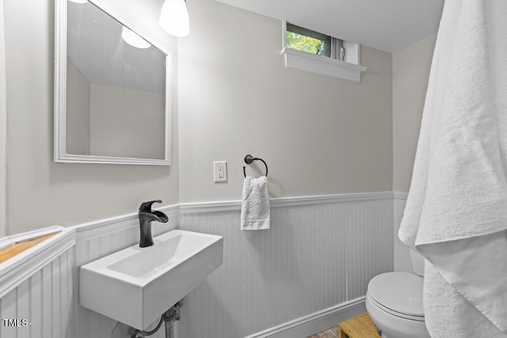 1600 Pineview Street Raleigh, NC 27608 - Photo 30 of 41 Basement Bath