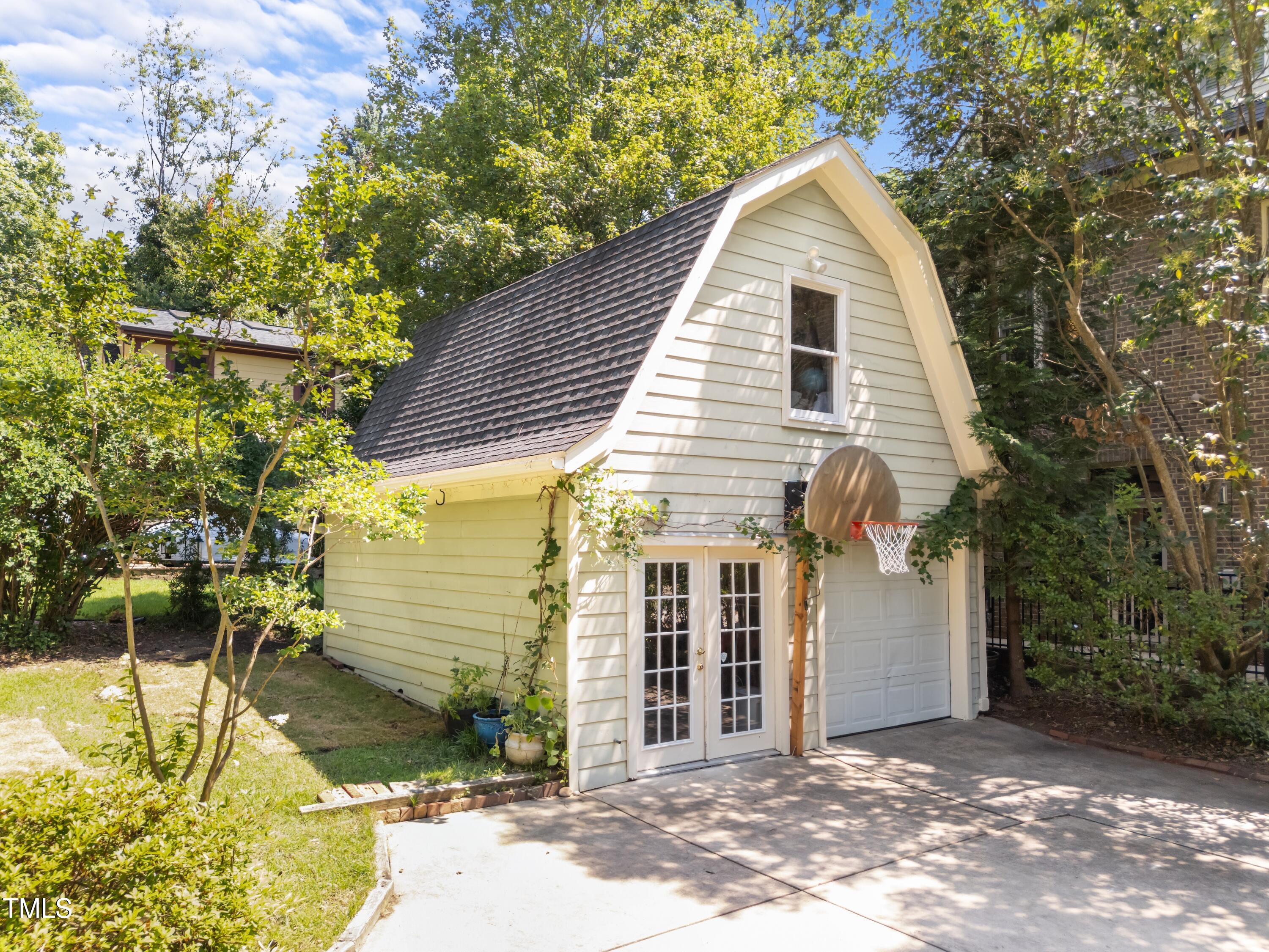 1600 Pineview Street Raleigh, NC 27608 - Photo 35 of 41 Pineview Garage