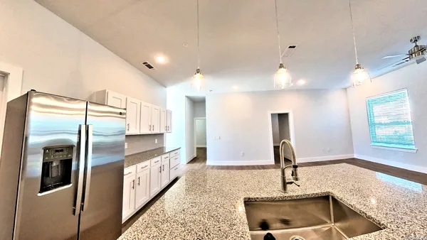 $2,125 | 330 East Carson Street, Unit 1303, San Antonio, TX 78208