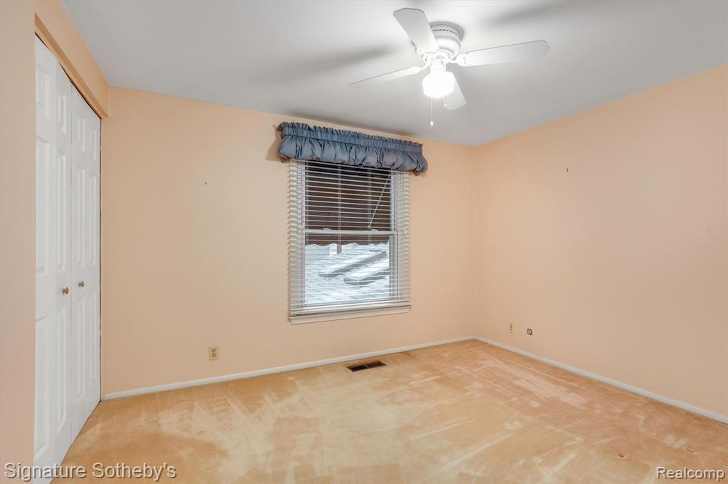 915 Cook Road Grosse Pointe Woods, MI 48236 - Photo 24 of 38