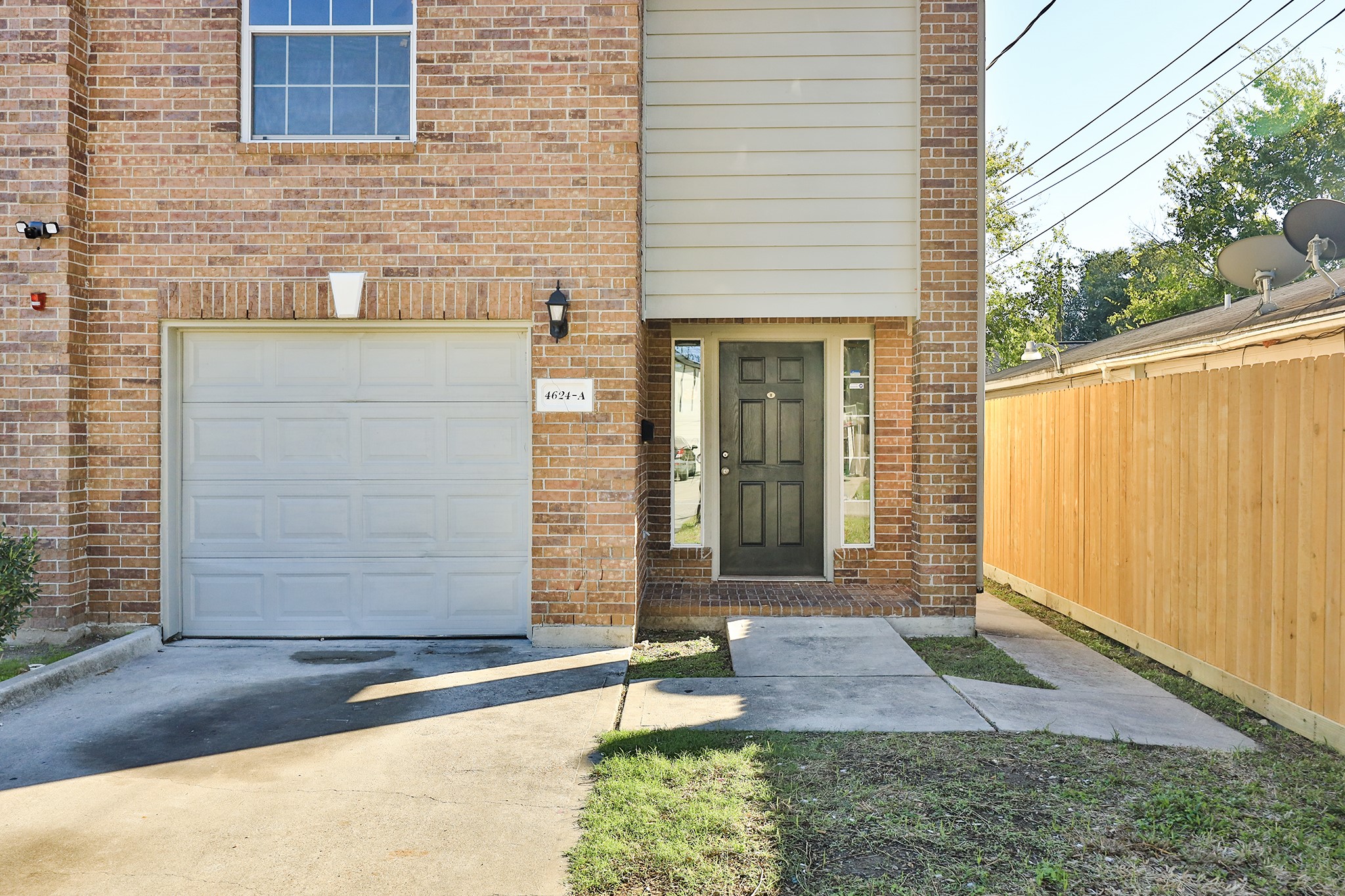 4624 Larkspur Street, Unit B Houston, TX 77051 - Photo 3 of 49 a front view of a house