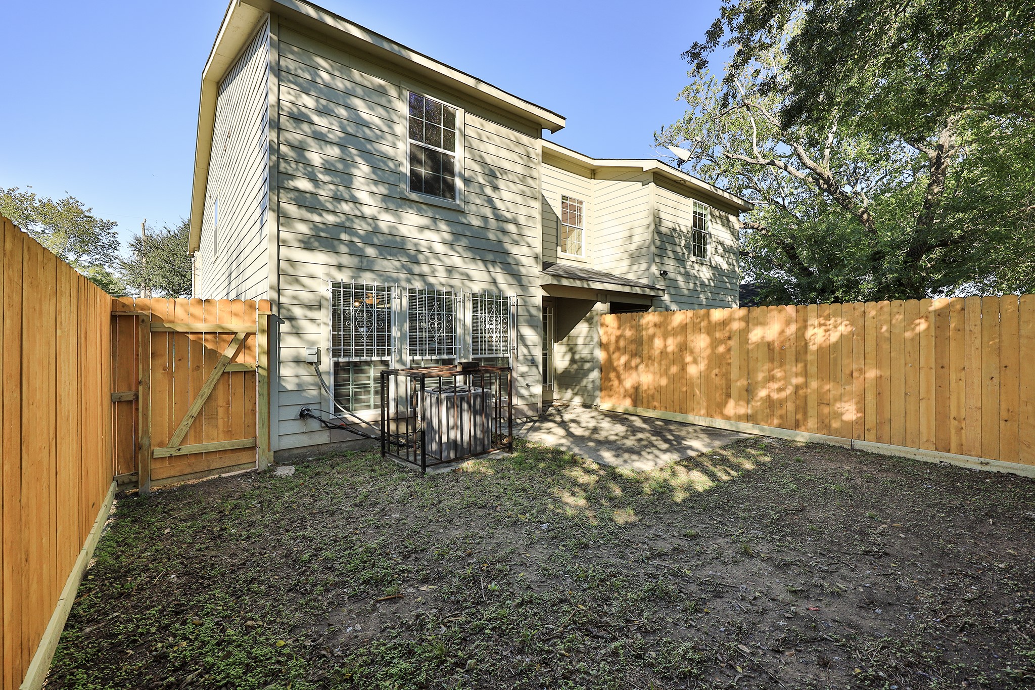 4624 Larkspur Street, Unit B Houston, TX 77051 - Photo 47 of 49 a view of a large building