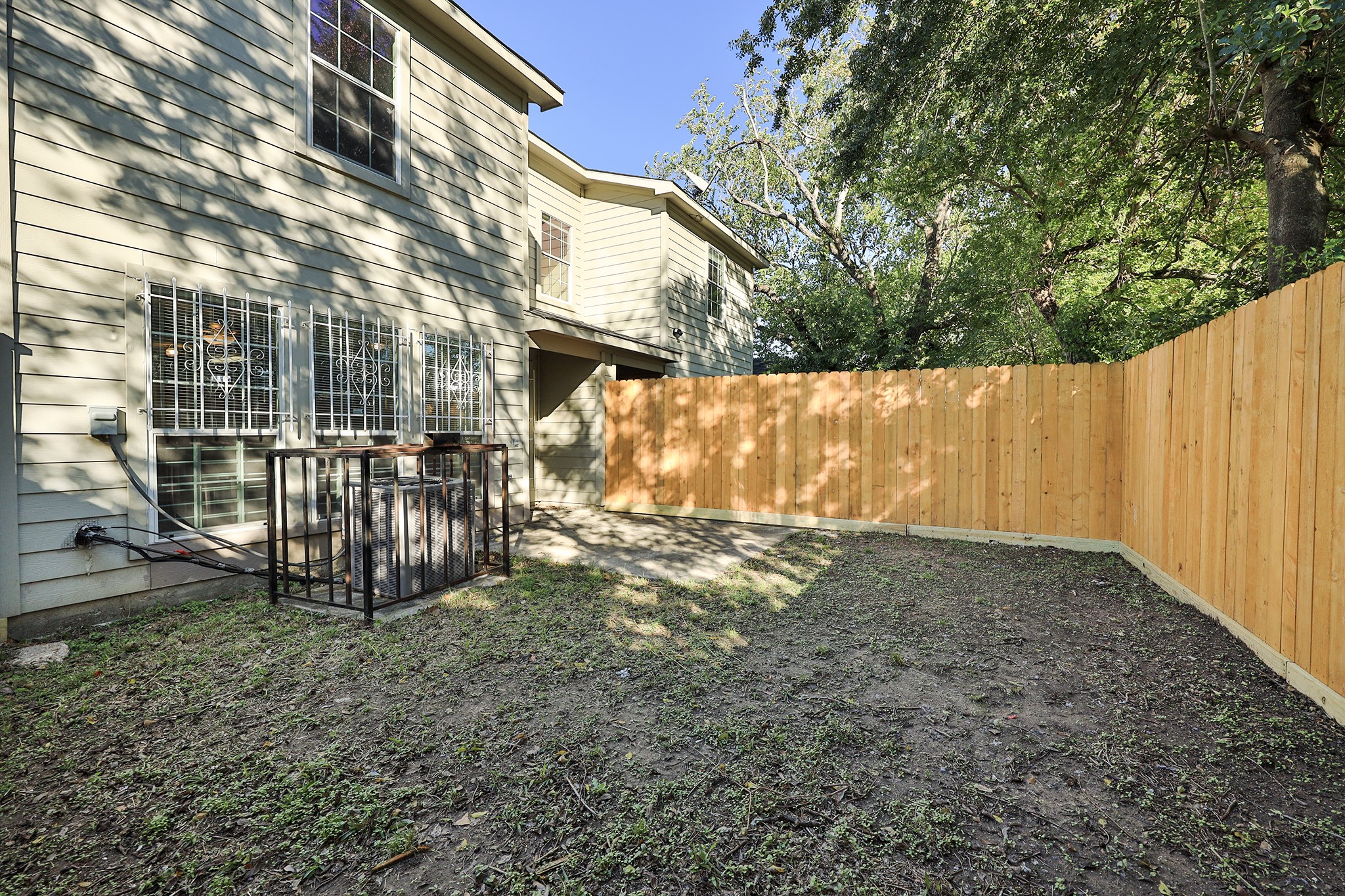 4624 Larkspur Street, Unit B Houston, TX 77051 - Photo 48 of 49 a view of outdoor space with garden