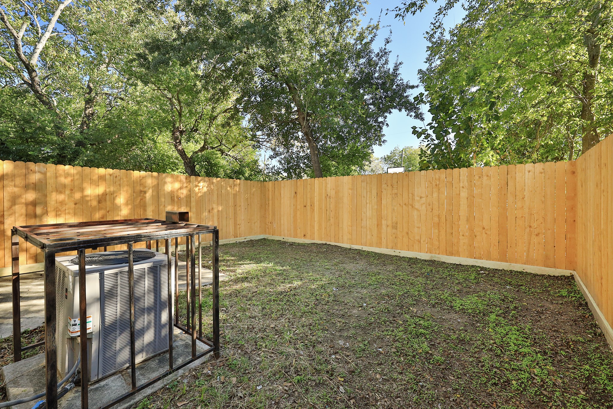 4624 Larkspur Street, Unit B Houston, TX 77051 - Photo 49 of 49 a view of outdoor space and yard